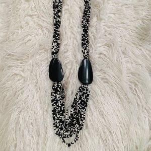 Multi strand beaded necklace ⚫️⚪️